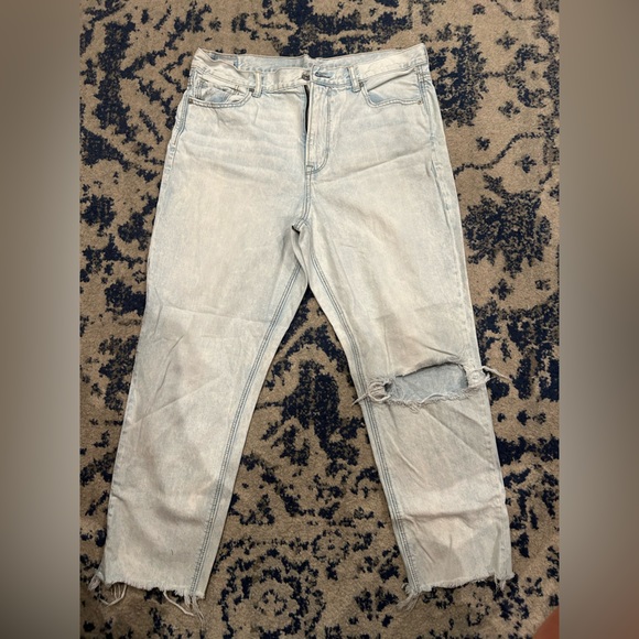 American Eagle Distressed Mom Jeans - Picture 2 of 8